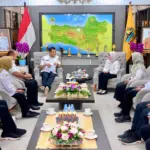 Gubernur bahas stok beras bareng bulog