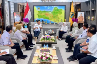 Gubernur bahas stok beras bareng bulog