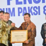 Gubernur Ahmad Luthfi Terima Penghargaan