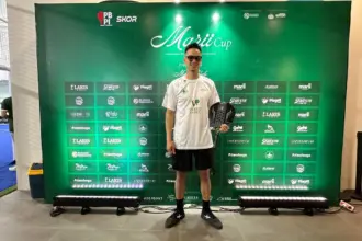 Atlet padel nomor satu Indonesia Zar Lasahido , terus menunjukkan komitmennya dalam mengembangkan olahraga padel di Tanah Air.