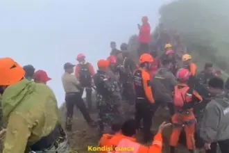 pesawat hilang kontak