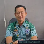 Kepala Bagian Pengadaan Barang dan Jasa Setda Cilacap, Hari Winarno memberikan keterangan terkait percepatan tender. (Faiz Ardani).