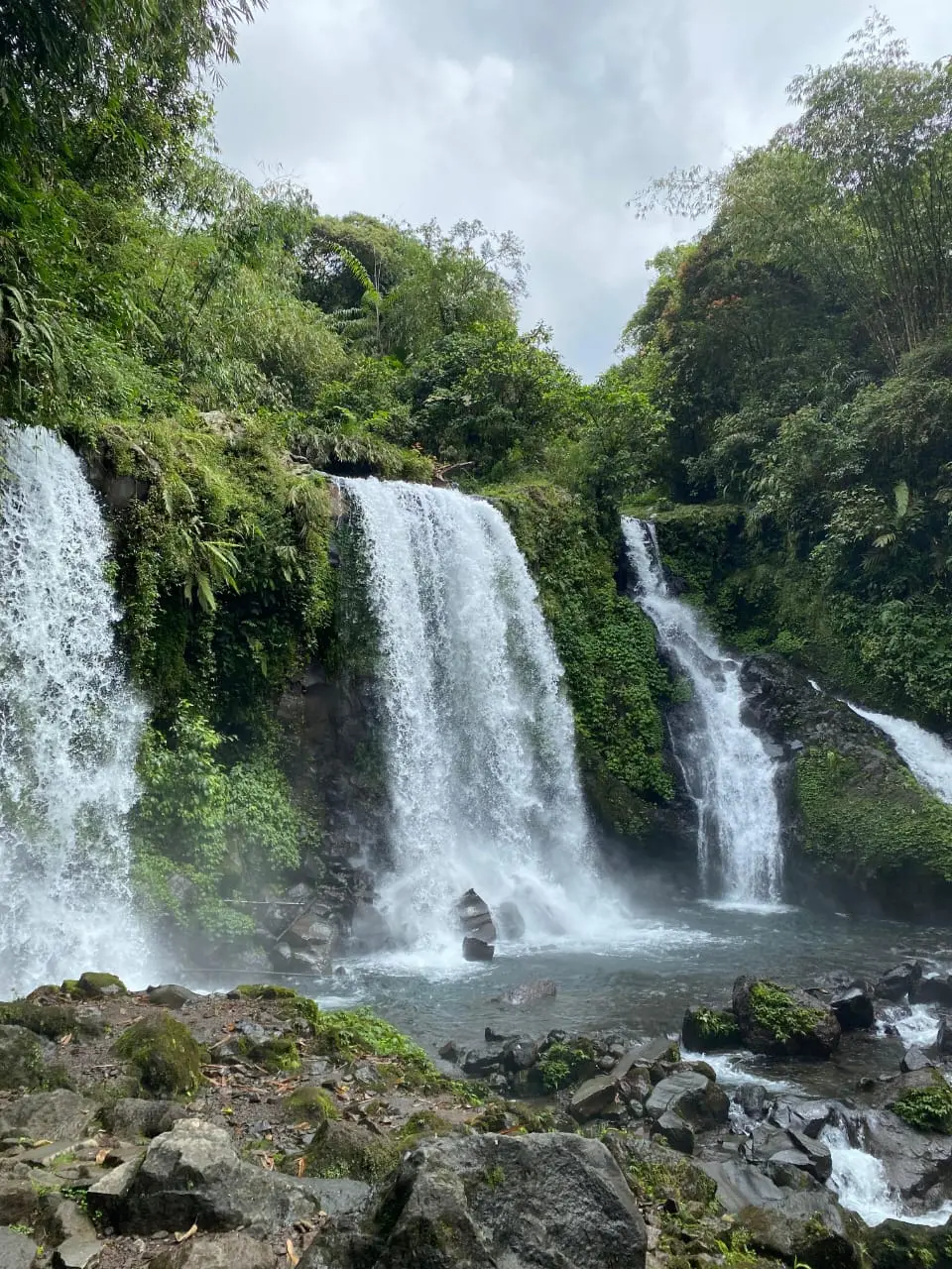 Pesona Curug Jenggala yang berada di wilayah dusun Kalipagu, Desa Ketenger, Kecamatan Baturraden, Kabupaten Banyumas, Jawa Tengah. (Foto: Dok. Seputar Banyumas)