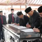 Sejumlah pejabat mengikuti pelantikan Pejabat Pimpinan Tinggi Pratama dan Pejabat Administrasi oleh Bupati Banyumas, Sadewo Tri Lastiono, di Pendopo Si Panji Purwokerto, pada Kamis (01/01/2026).