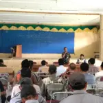 Kades Klapagading Kulon, Kecamatan Wangon, Karsono, saat membacara surat pemberhentian sembilan perangkat desa, di Aula desa kantor desa setempat, Jumat (02/1/2025).