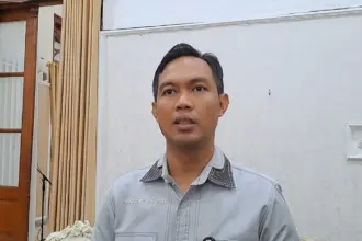 Bupati Cilacap Syamsul Auliya Rachman saat memberikan keterangan terkait lelang proyek infrastruktur di Cilacap. (Faiz Ardani).