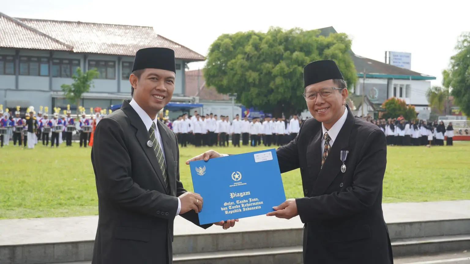 Peringatan Hari Amal Bakti (HAB) ke-80 Kementerian Agama di Kabupaten Cilacap berlangsung khidmat sekaligus penuh aksi sosial, Sabtu (3/12/2025). (Foto: Kominfo Cilacap)