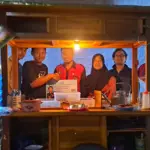 PLN Indonesia Power UBP Jateng 2 Adipala serahkan bantuan usaha angkringan kepada Karang Taruna Putra Mandala Giri Desa Bunton. (Faiz Ardani).