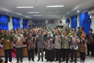 Bupati Cilacap Syamsul Auliya Rachman apel bersama jajaran Dinas Pendidikan dan Kebudayaan Cilacap. (Diskominfo Cilacap).