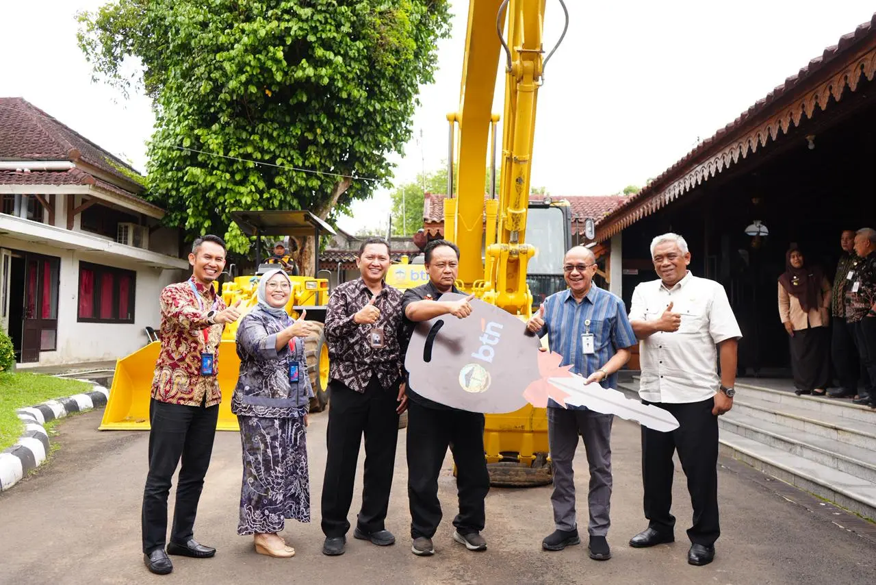 Perkuat Penanganan Banjir dan Sampah, Pemkab Banyumas Terima Bantuan Alat Berat Rp1,1 Miliar dari BTN