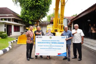 Perkuat Penanganan Banjir dan Sampah, Pemkab Banyumas Terima Bantuan Alat Berat Rp1,1 Miliar dari BTN