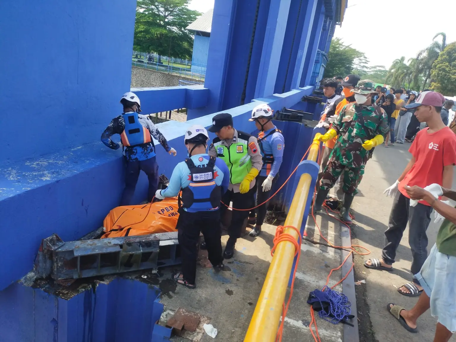 Mayat di bendung manganti cilacap
