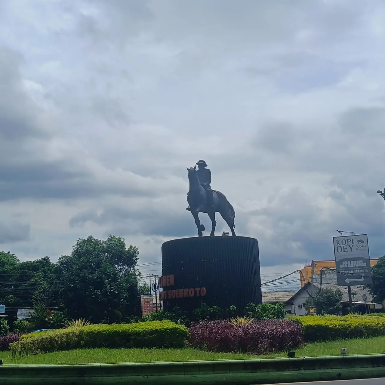 Monumen gatot soebroto purwokerto