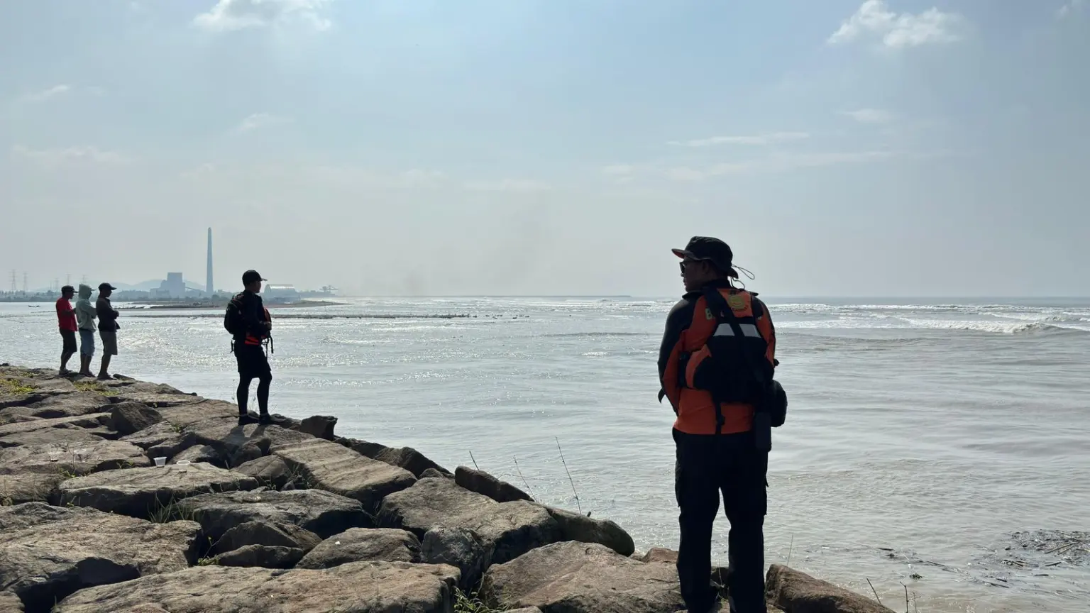 Pencarian penambang pasir tenggelam muara sungai serayu