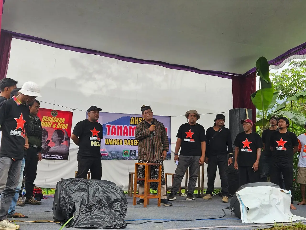 Masyarakat Tutup Paksa Lokasi Penambangan Di Desa Baseh