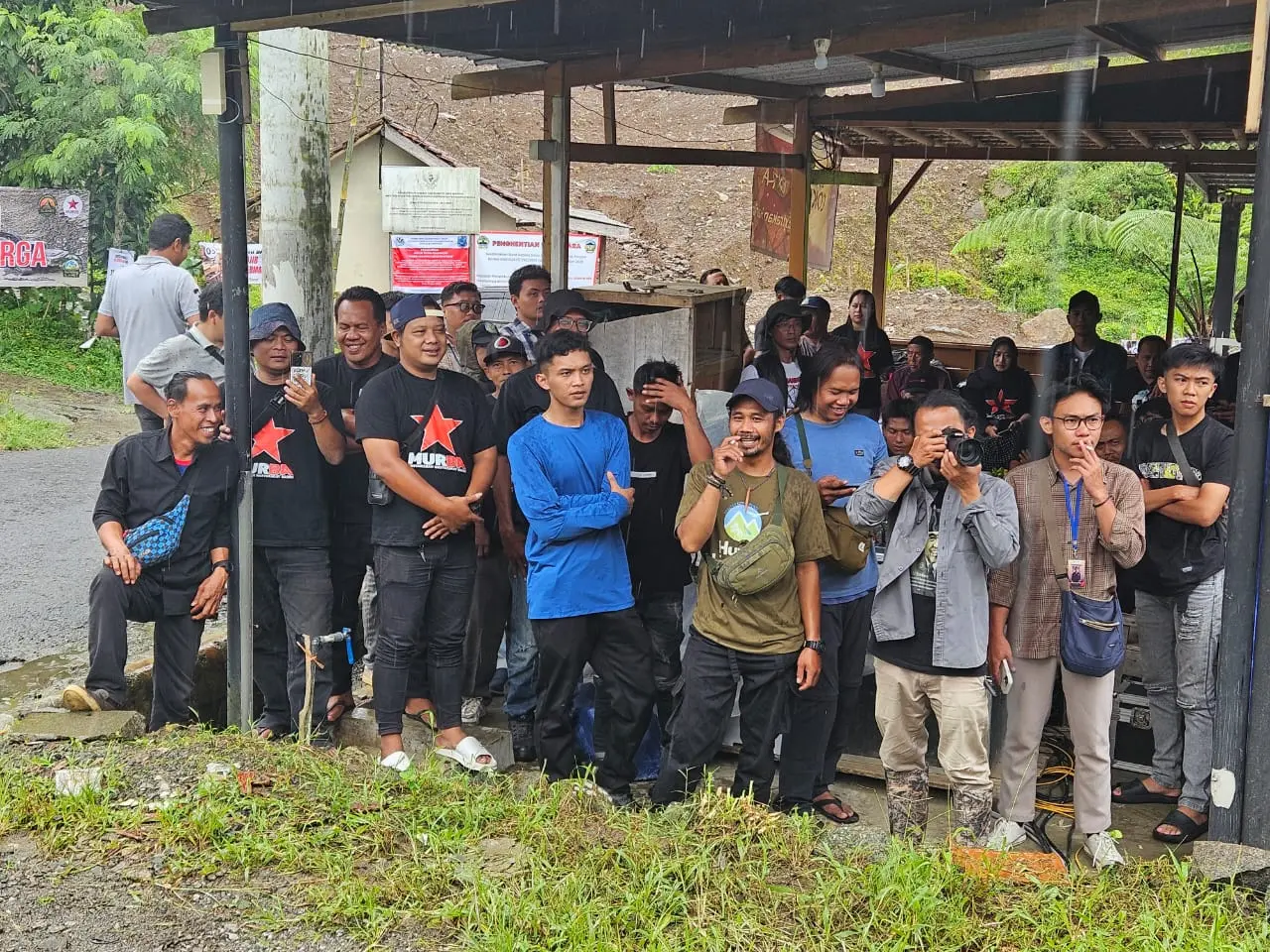 Masyarakat Tutup Paksa Lokasi Penambangan Di Desa Baseh