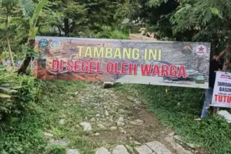 Masyarakat Tutup Paksa Lokasi Penambangan Di Desa Baseh