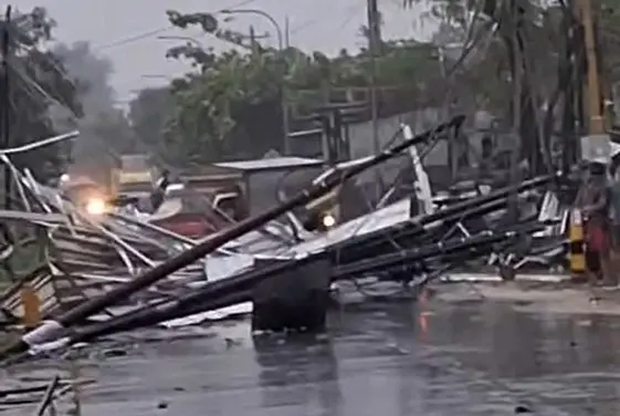 Kerusakan akibat angin kencang di Kesesi Pekalongan