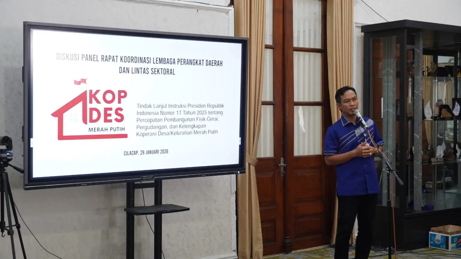 Bupati Cilacap Syamsul Auliya Rachman memberikan sambutan rakor KDMP di Cilacap. (Diskominfo Cilacap).