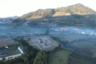 candi Pandhawa Dieng