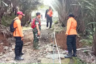 Tanah bergerak di Desa Karangnangka Pagentan Banjarnegara