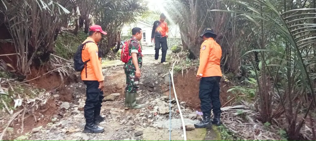 Tanah bergerak di Desa Karangnangka Pagentan Banjarnegara