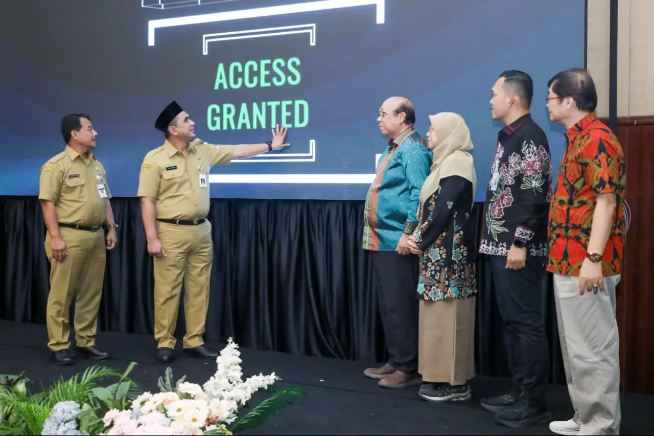 Wagub Jateng ingatkan tentang pentingnya tindak pencegahan kecelakaan kerja dalam Peringatan K3