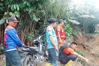 Jalan amblas di Desa Karangnangka Kecamatan Pagentan