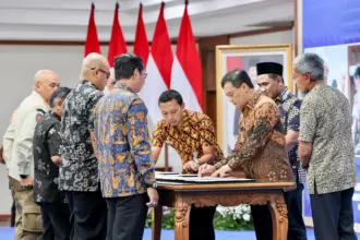 Gubernur Jateng saat pelantikan SOTK baru
