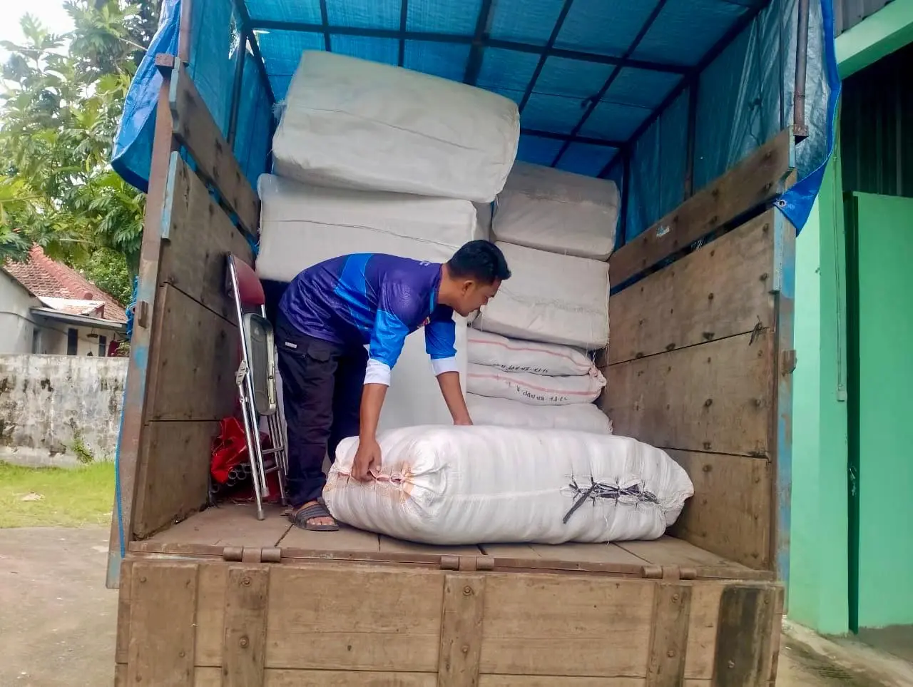 bantuan korban banjir didistribusikan