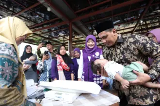 Gubernur Jateng kunjungi Posyandu Plus Surakarta