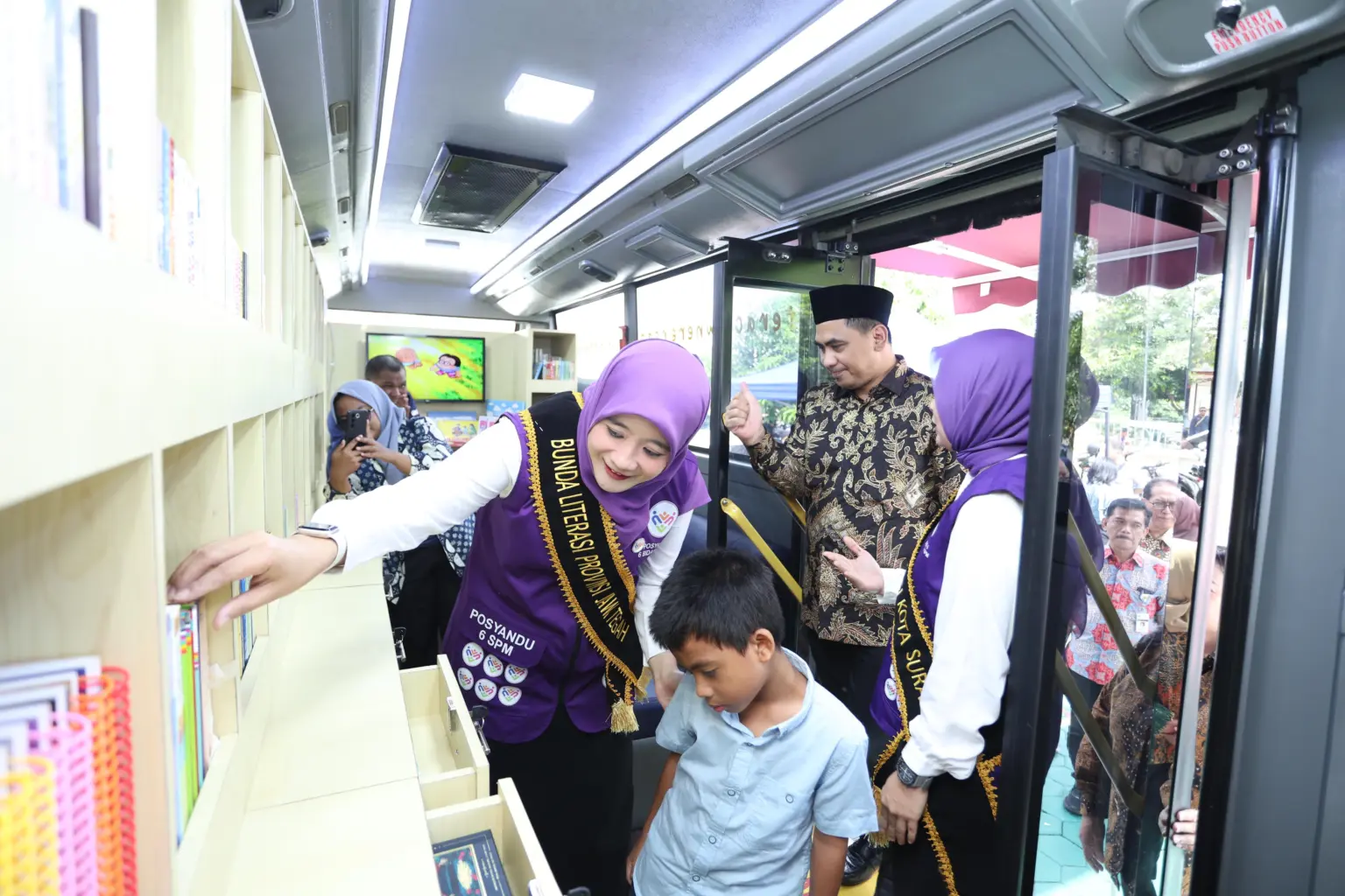 peluncuran bus pintar