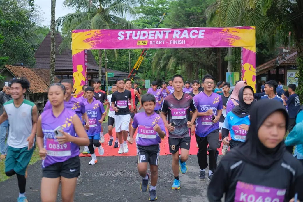 peserta lomba lari student race