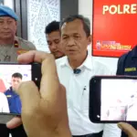 Polisi saat melakukan konferensi pers terkait penemuan mayat perempuan