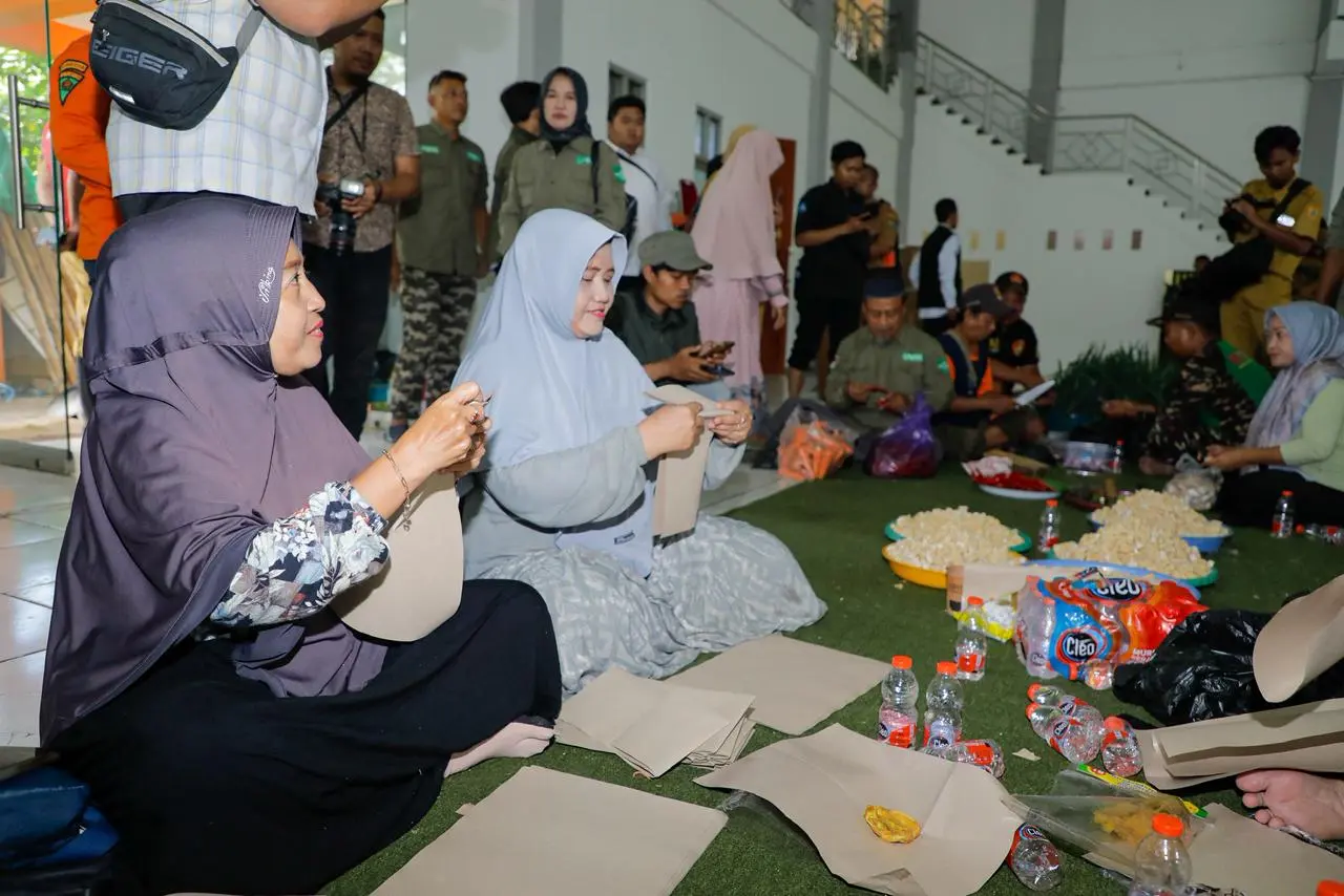 kerja senyap relawan penuhi logistik korban banjir