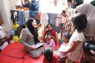 Bunda PAUD saat melakukan trauma healing