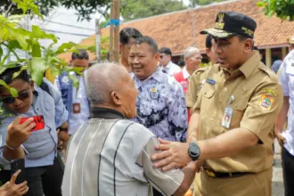 Wagub evakuasi lansia korban banjir