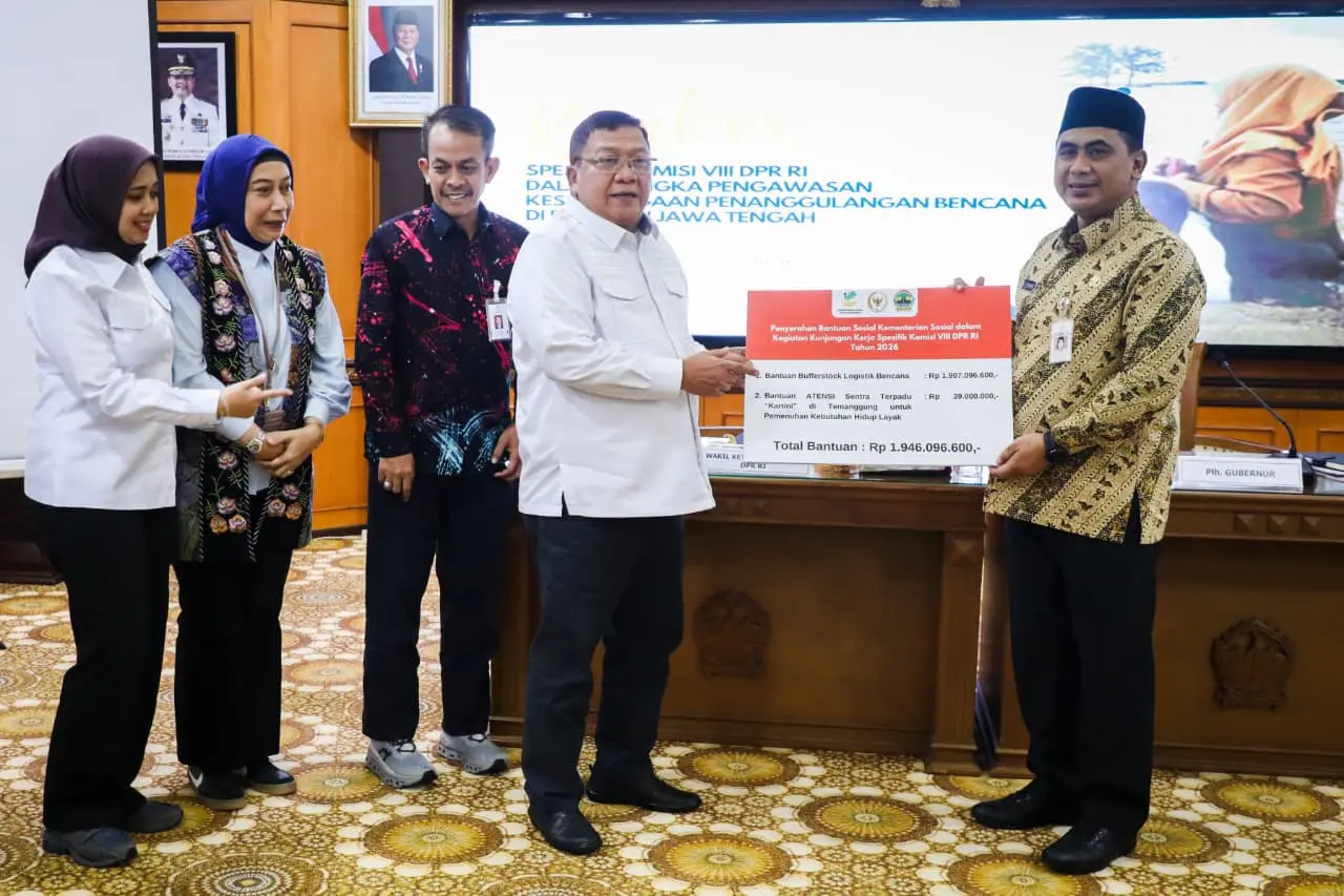 DPR RI serahkan bantuan untuk korban banjir dan longsor di Jateng