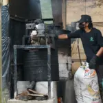 Pemuda Wanayasa ubah sampah plastik jadi paving block