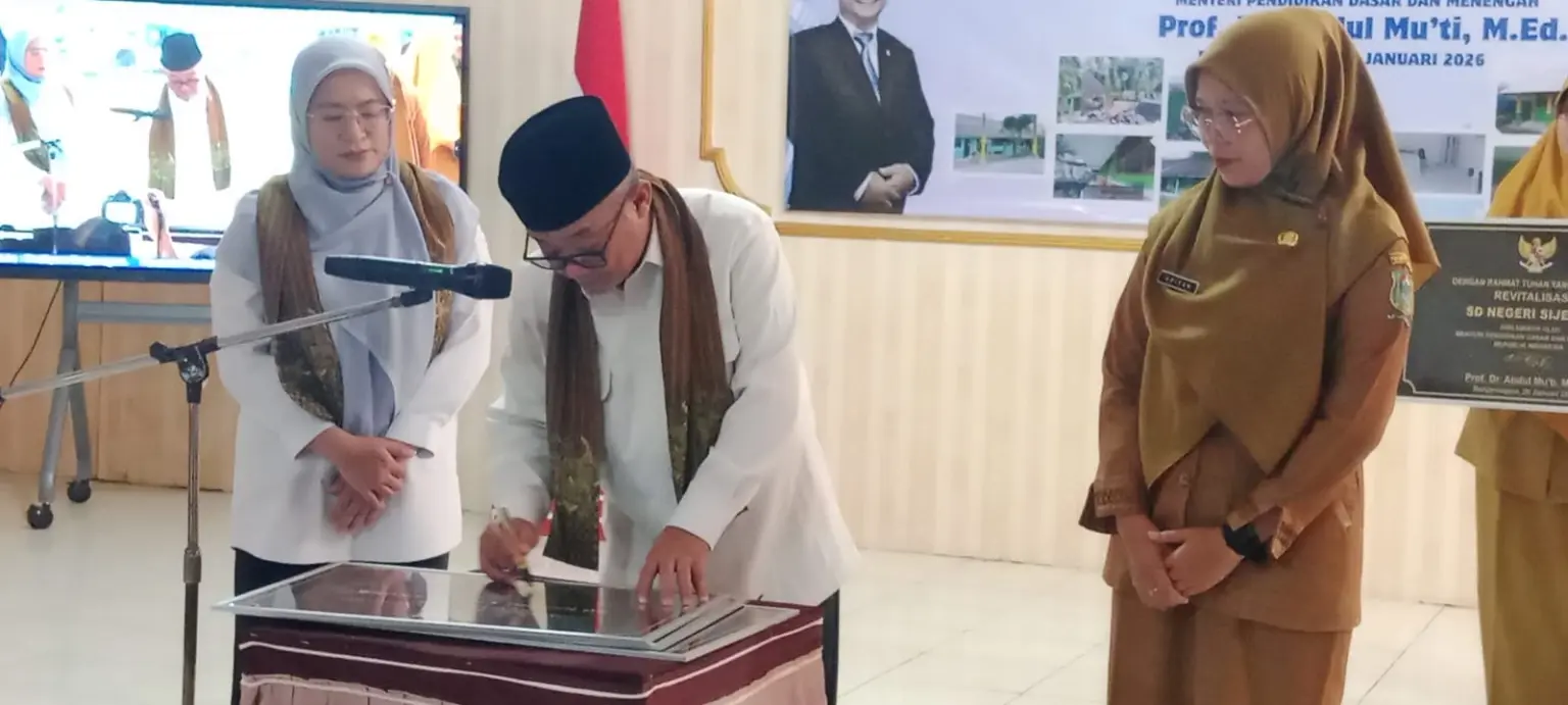 Mendikdasmen resmikan 28 sekolah di Banjarnegara.