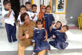 Lismadi, Kades Nyentrik dari Kutayasa