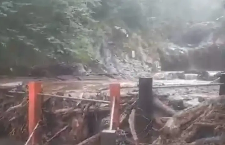 Wisata di gunung slamet tutup akibat banjir bandang