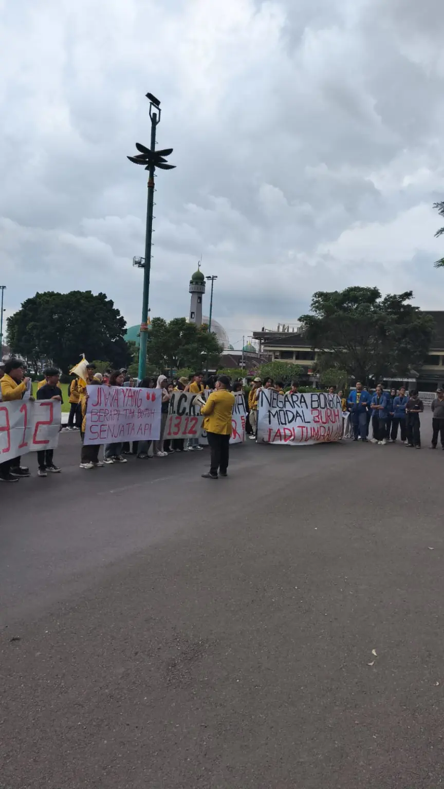 Aksi damai kritik pendidikan pajak banyumas