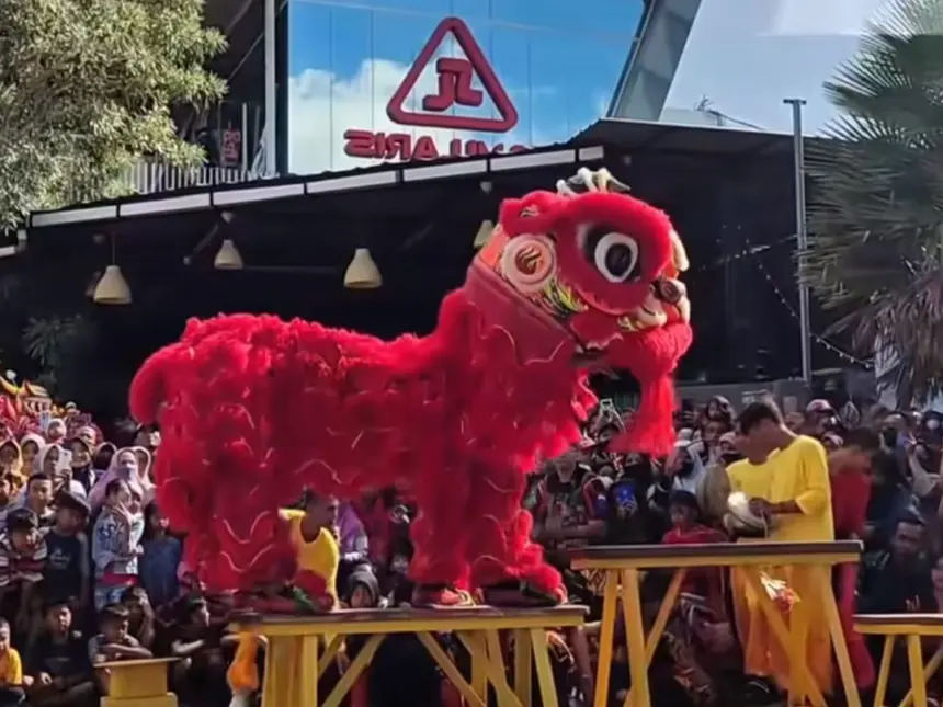Atraksi barongsai