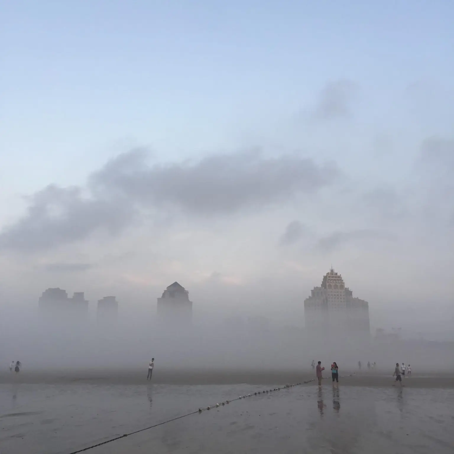 Ilustrasi fenomena Dukhan atau munculnya kabut tebal yang menyelimuti bumi di akhir zaman.(dok Pixabay)