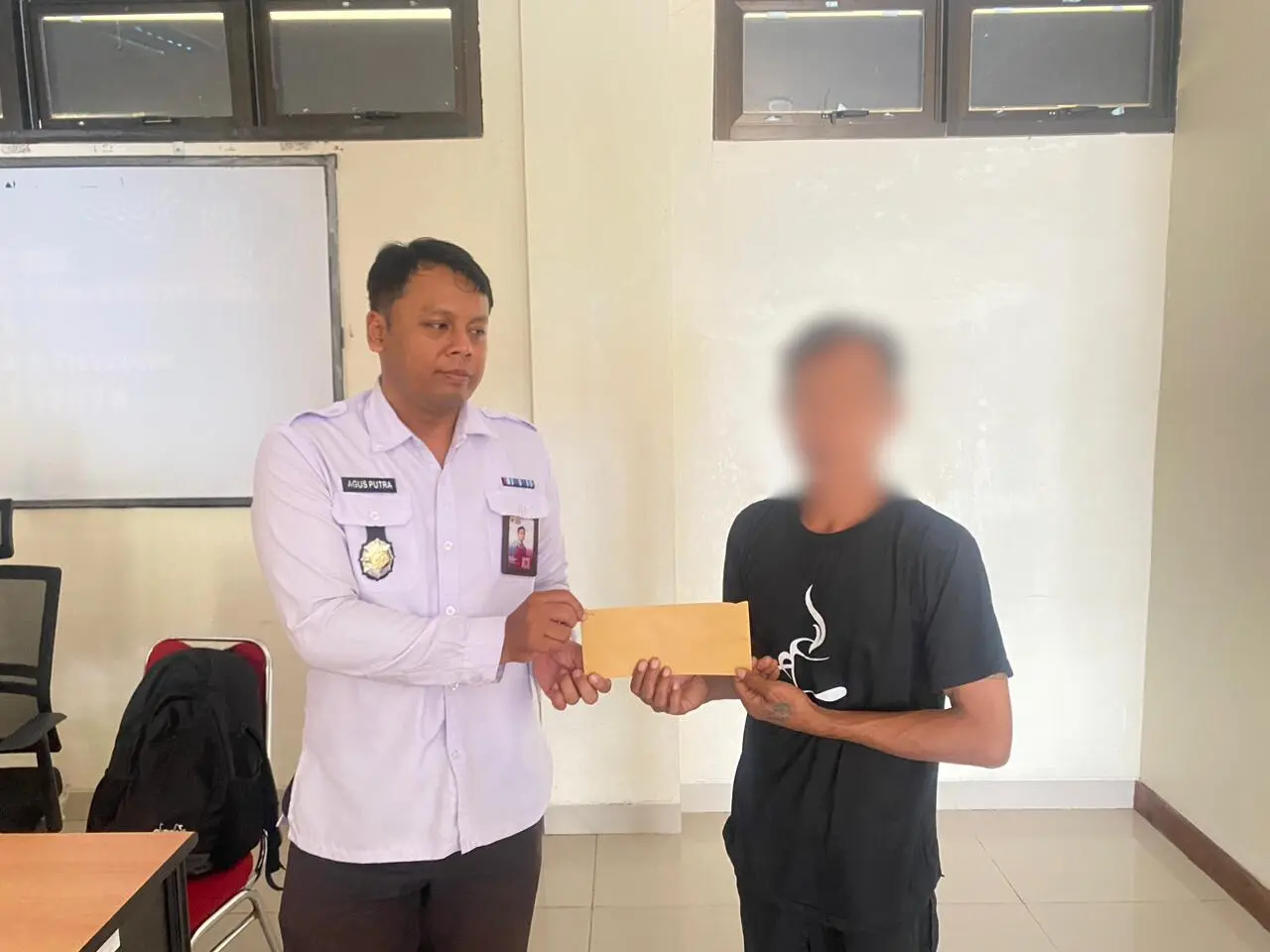 WBP Tamping Lapas Nirbaya Nusakambangan bebas dan mendapat premi. (Lapas Nirbaya).