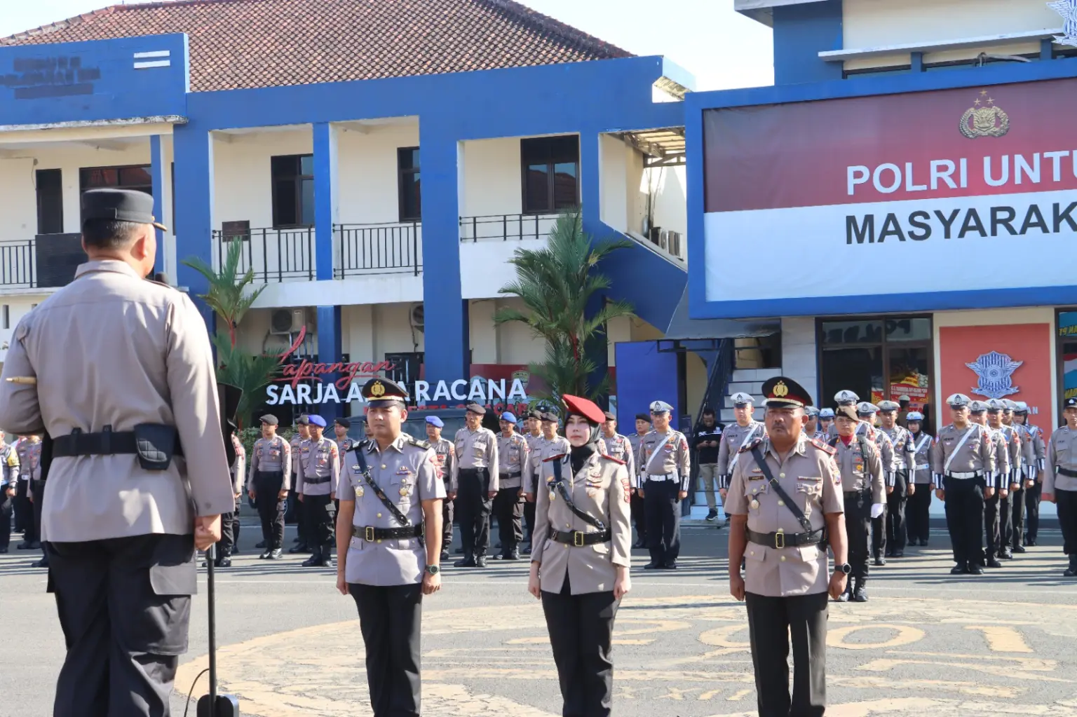 Kapolresta Cilacap Kombes Pol Budi Adhy Buono saat melantik tiga pejabat baru. (Polresta Cilacap).