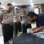 Personel Polresta Cilacap Jalani Tes Urine Dadakan