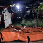 Tim SAR evakuasi lansia 65 tahun meninggal dunia di dalam rumahnya di Gunungsimping Cilacap. (Basarnas Cilacap).