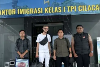 Imigrasi cilacap deportasi eks napi rusia